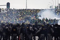 Cảnh tượng ở thủ đô Brazil thành tâm điểm chú ý thế giới