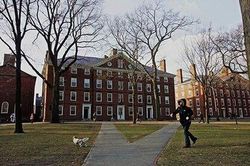 Từ lưu ban, đội sổ đến cánh cửa Harvard