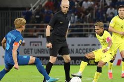 Thái Lan 3-0 Malaysia: Việt Nam gọi, Thái Lan trả lời