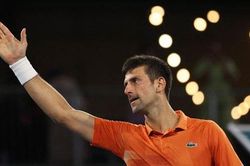 Cú chạy đà hoàn hảo của Djokovic