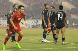Đội nhà thua Việt Nam, cổ động viên Indonesia lại đòi rời bóng đá Đông Nam Á