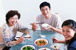 Mẹ chồng tai quái bỗng thương con dâu nhờ một động thái của con trai