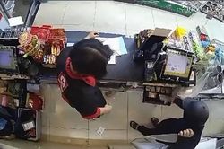 Tạm giữ hình sự với nam thanh niên dùng dao bầu cướp tài sản 4 cửa hàng tiện lợi