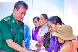 Khi lính biên phòng sinh hoạt Ðảng tại cơ sở
