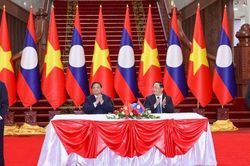 Việt Nam và Lào ký Bản ghi nhớ hợp tác về y tế