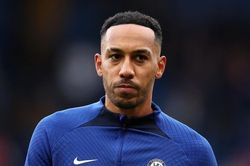 Aubameyang không thể đến Atletico vì 8 phút khoác áo Barca