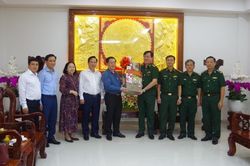 Trưởng Ban Tuyên giáo Trung ương thăm, chúc Tết cán bộ, chiến sĩ BĐBP Tiền Giang