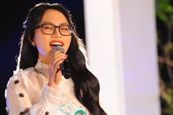 Phương Mỹ Chi 'gây lú' khi hát nhạc Hoàng Thùy Linh, dân mạng thắc mắc: 'Nhạc Bình Dương hả'