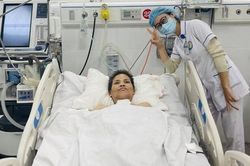 Cứu nữ bệnh nhân gần 3 tháng thở máy mắc bệnh hiếm gặp