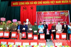 Hội Chữ thập đỏ tỉnh trao 150 suất quà Tết cho những hoàn cảnh khó khăn