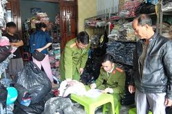 Chính trị - Xã hội Pháp luật - Cuộc sống Phát hiện nhiều áo quần nhãn mác nước ngoài không nguồn gốc, xuất xứ
