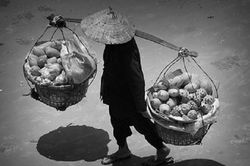 Gồng gồng gánh gánh chiều hôm