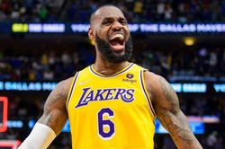 Tương lai bất định của LeBron James với Los Angeles Lakers xung quanh loạt tin đồn chuyển nhượng