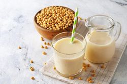 Uống sữa đậu nành có gây vô sinh?