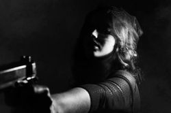 Bí mật cuộc sống của các bà vợ mafia