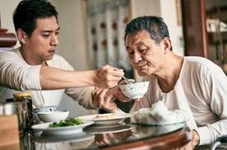 Đối đãi với cha mẹ 2 lượng, con cháu trả lại một cân