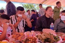 Ấm áp bữa cơm Tất niên cho phạm nhân