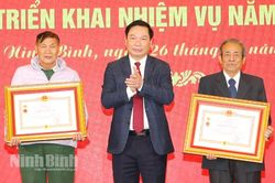 Hai nghệ nhân Yên Mô được phong tặng danh hiệu nghệ nhân ưu tú