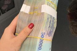 Cô dâu khoe số tiền nhà ngoại cho khi lấy chồng với câu 'Cảm giác an toàn này chỉ có người thân ruột thịt mới có thể đem lại' gây tranh cãi