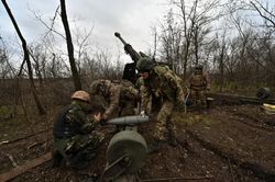 Tình hình Ukraine: Báo Mỹ nói Kiev đối mặt với quyết định khó khăn, Tổng thống Nga có động lực tích cực
