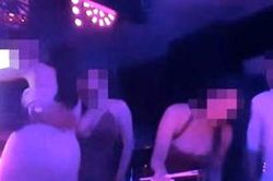 Tiếp viên nữ múa thoát y trong quán karaoke ở Bình Dương