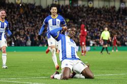 Liverpool thảm bại trên sân Brighton