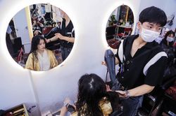 Chờ đến 2h sáng để sửa nail, làm tóc ăn Tết