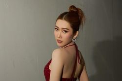 Đôi găng tay phản chủ của Thúy Ngân