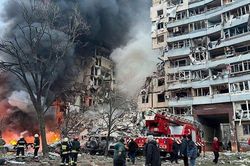 Nga phủ nhận tấn công tòa nhà ở Dnepr, Mỹ mở rộng đào tạo binh sĩ Ukraine ở Đức