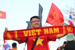 Không khí sôi động của CĐV Việt Nam trước trận chung kết AFF Cup 2022