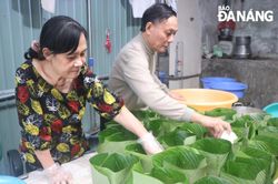 Nhộn nhịp dịch vụ gói bánh chưng, bánh tét
