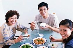 Mẹ chồng thông thái: 'Làm khổ con dâu là làm khó con trai, không cần thiết'
