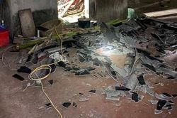 Nổ bình thuốc trừ sâu để gần bếp, 1 người phải đi cấp cứu