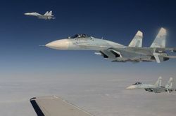 Nga điều tiêm kích Su-27 bay giám sát trinh sát cơ P-3C Orion của Đức