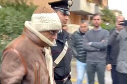 Phát hiện 'boong ke mật' tại nhà riêng trùm mafia vừa sa lưới ở Italy