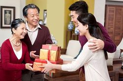 Quà tặng ý nghĩa cho bố mẹ chồng Tết Quý Mão 2023