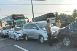 6 xe ô tô tông liên hoàn trên cao tốc TP.HCM - Trung Lương