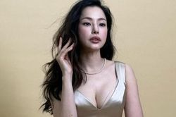 Honey Lee đáp trả tin đồn nhờ mang thai hộ