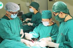Cứu sống bé trai 12 tuổi bị kéo đâm thủng hộp sọ