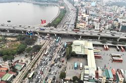 Người dân ùn ùn rời Hà Nội về các tỉnh nghỉ Tết