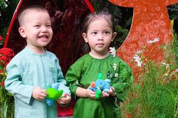 Dàn nhóc tỳ nhà sao Việt diện áo dài Tết cưng hết nấc