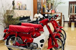 Hà Nội: Cặp đôi xe máy cổ Honda DD đỏ rao bán giá 800 triệu đồng