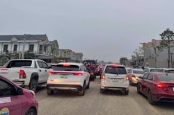 Ngày đầu cho xe đi cao tốc Ninh Bình - Thanh Hóa, ùn tắc từ nút giao ra QL1