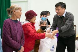 Hòa Phát mang 'Xuân yêu thương' tới các hộ nghèo tại 13 tỉnh thành trên cả nước