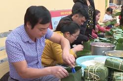 Xuân về với giáo viên cắm bản