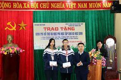 Mang yêu thương đến học trò đặc biệt khó khăn dịp Tết