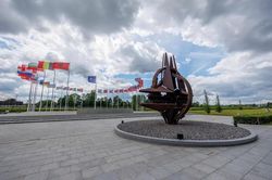 NATO cảnh báo nguy cơ xung đột với Nga, phương Tây tăng cường viện trợ Kiev