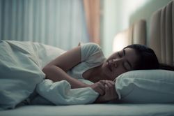 Buổi tối nên đi ngủ lúc mấy giờ là tốt nhất?