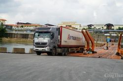 Quảng Ninh: Từ 30/1 dừng dịch vụ lái xe trung chuyển hàng hóa tại cửa khẩu Móng Cái
