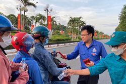 Hỗ trợ trên 3 ngàn vé phà cho người dân về quê đón Tết